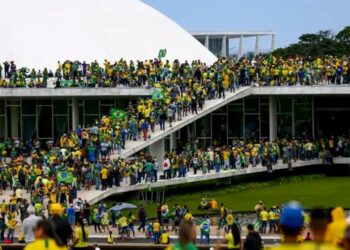 Empresário é condenado a 14 anos de prisão pelo STF por transferir R$ 500 para ônibus no 8 de janeiro