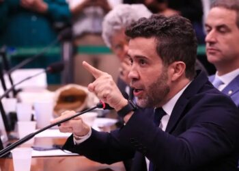 André Mendonça assume relatoria da queixa-crime de Jair Bolsonaro contra Janones