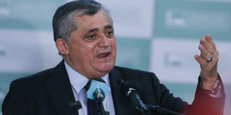 Ministro de Lula sugere elevar dívida pública para 'proteger economia popular'