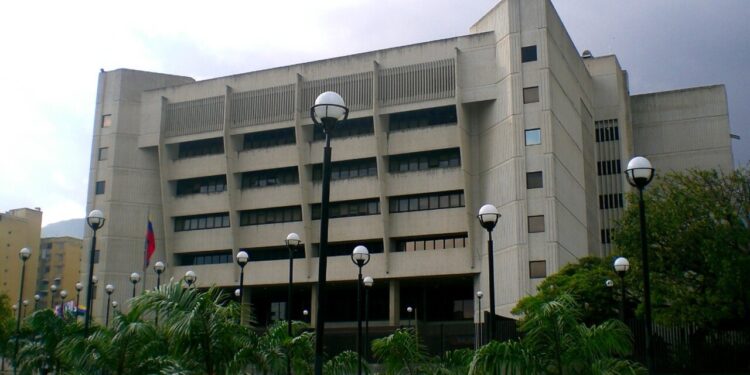 Venezuela afasta 8 ministros do Supremo acusados de perseguir oposição