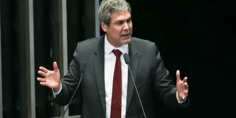 Mesmo após negativa da PGR, Lindbergh insiste em ação contra Sergio Moro