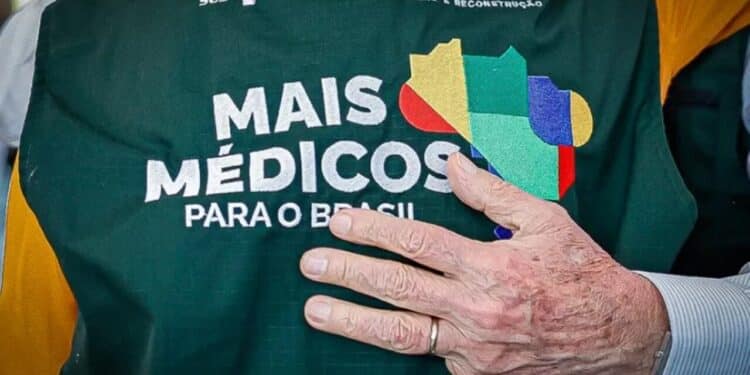 Governo Lula é alvo de denúncia na Câmara dos EUA sob acusação de promover "tráfico de médicos"