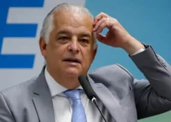 Ministro Márcio França deixa o governo Lula após reunião no Palácio do Planalto