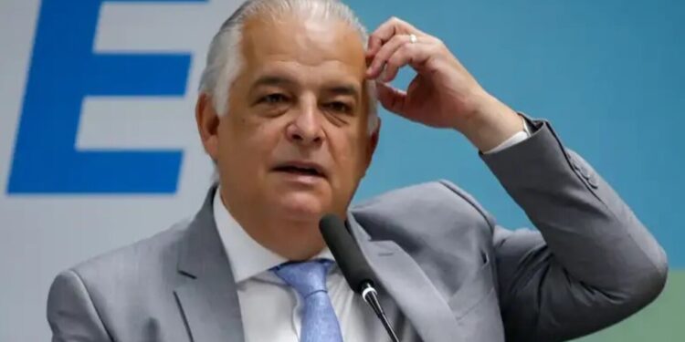 Ministro Márcio França deixa o governo Lula após reunião no Palácio do Planalto