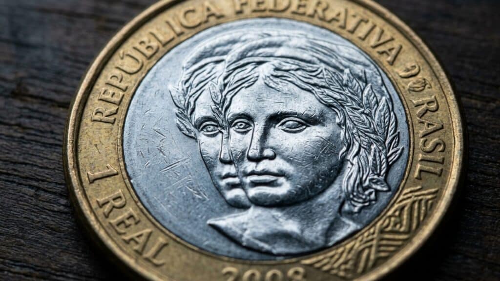 Moeda com erro de batida dupla no rosto da efígie