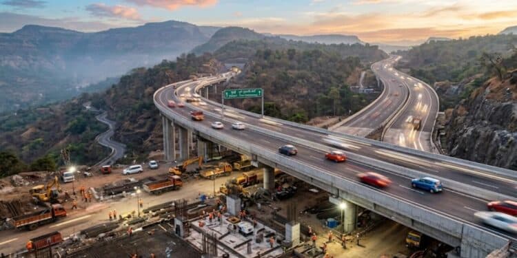 Novo trecho da rodovia Mumbai Pune revoluciona o transporte e promete diminuir o tempo de viagem entre as duas cidades em 30 minutos