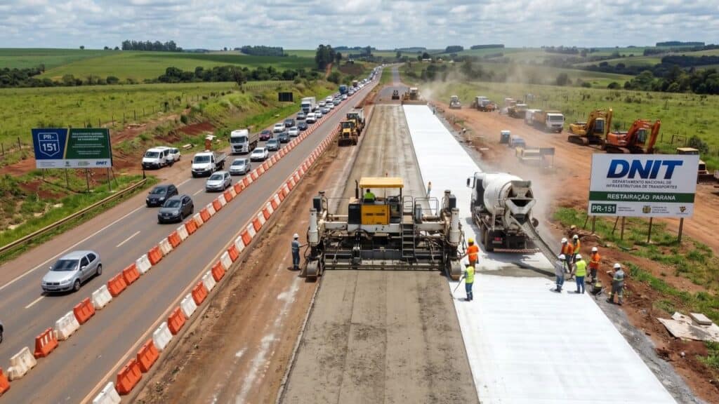 Trecho de 32,71 quilômetros da PR-151 alcança 45,6% com concreto e novas terceiras faixas com R$ 131 milhões investidos