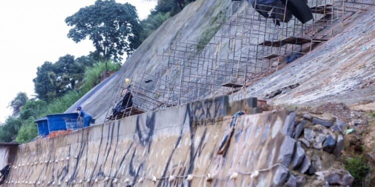 Obra de contenção no Ibura é concluída com investimento de R$ 6 milhões, vai aumentar segurança na região e beneficia diretamente cerca de 150 moradores com redução de riscos de deslizamentos