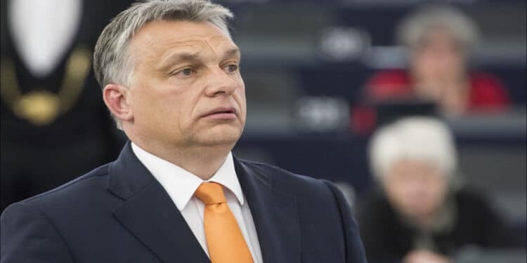 Em meio à eleição apertada na Hungria, vice de Donald Trump viaja para reforçar campanha de Viktor Orbán