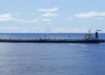 Navio petroleiro associado ao Irã é interceptado pelos EUA no Oceano Índico