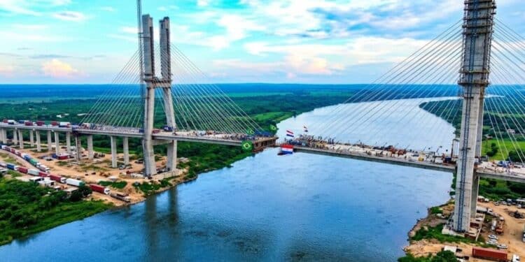 Brasil e Paraguai estão separados por menos de 50 metros em ponte de R$ 1,2 bilhão da Rota Bioceânica e avanço histórico de integração vai reduzir o tempo e custo de exportação/importação