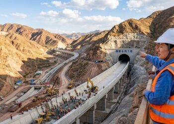 Projeto gigantesco de R$ 59,8 bilhões na China vai levar água a áreas remotas com 664 km de canais e túneis impressionantes para combater a escassez extrema em província