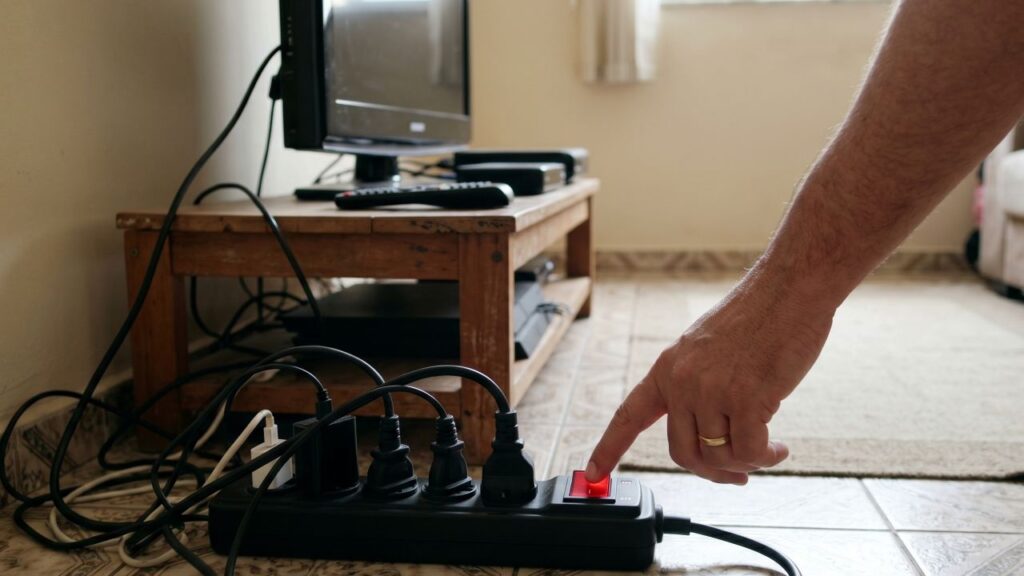 Desliguei a TV, desconectei o cabo e só então percebi quanto dinheiro estava gastando com "ninguém"