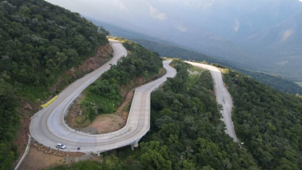 Serra da Rocinha passa por obra histórica aguardada por 70 anos e promete acabar com lama e caminhões presos na estrada em projeto de R$ 63 milhões