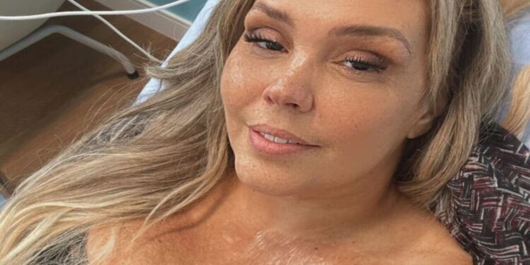 Cantora Simony celebra remissão completa do câncer e emociona fãs: "Temos cura"