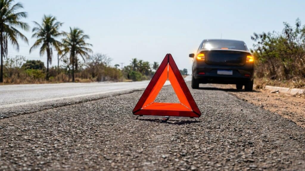 Entenda o sinal universal que motoristas brasileiros usam em casos de pane