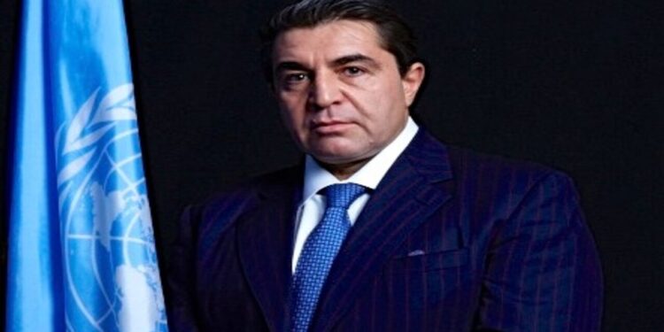 Conselheiro de Trump diz que mulheres brasileiras são programadas para causar confusão e gera polêmica