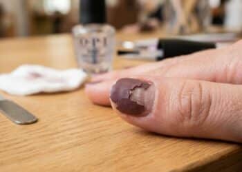Adeus ao esmalte que lasca no terceiro dia: esmaltes que realmente duram mais de uma semana