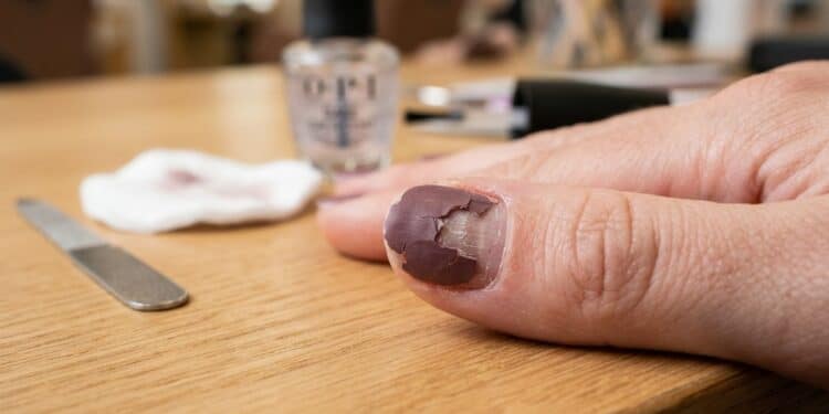 Adeus ao esmalte que lasca no terceiro dia: esmaltes que realmente duram mais de uma semana