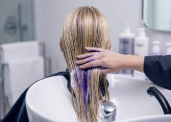 Shampoos para loiras: como manter tons frios e brilho entre as colorações