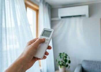 Como economizar energia com o ar-condicionado sem deixar a conta disparar no fim do mês