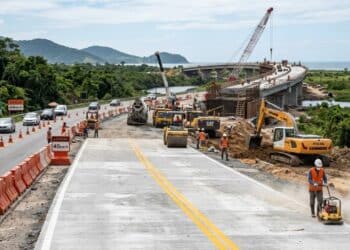 Duplicação de R$ 274,5 milhões na PR-412 avança com viaduto e 14,28 km em concreto