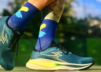 Nova marca chinesa de tênis estreia no Brasil e promete disputar mercado com Nike e Adidas