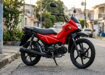 Honda lança novo modelo com motor mais potente, consumo de 49,1 km/l e preço que surpreende