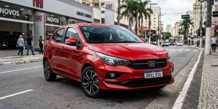 Fiat confirma novo Argo para 2026 com plataforma global e motor turbo híbrido leve para brigar com Polo e Onix