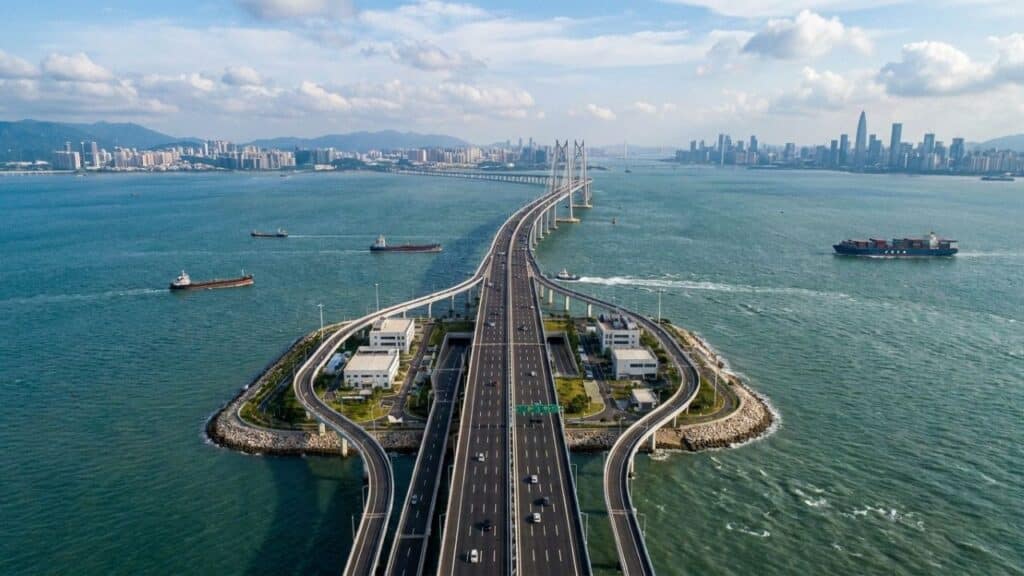 China inaugura corredor marítimo de 24 km com pontes, túneis e ilhas artificiais que reduz viagem de 2 horas para 30 minutos
