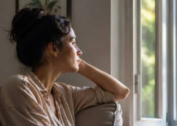 O despertar da solidão gostosa: por que aproveitar a própria companhia é sinal de maturidade mental, psicologia explica isso