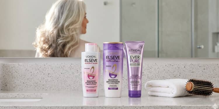 Shampoo de farmácia que vale ouro: o segredo das crespas e lisas 40+ para dar volume sem ressecar