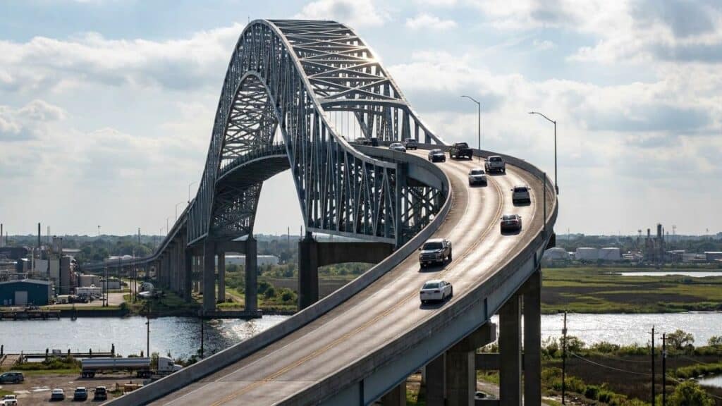 Ponte de 1936 volta a receber carros após reforma de R$ 55 milhões e 1200 rebites trocados