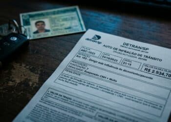 5 tipos de multas gravíssimas em 2026 que podem chegar a R$ 2.934,70 sem abordagem policial