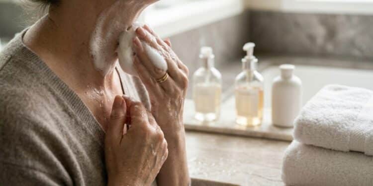 Seis produtos de limpeza suaves e perfeitos para pele sensível