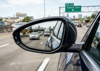 Mudança nos retrovisores começou a valer e pegou muitos motoristas de surpresa