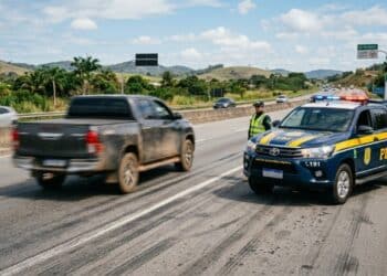 Polícia Rodoviária Federal aplica multa grave de R$ 195,23 e cinco pontos após flagrar caminhonete a 168 km/h