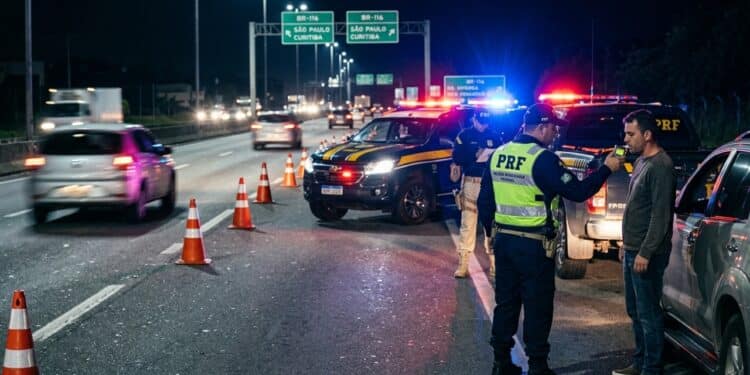 Novas regras podem gerar custo de até R$ 2,9 mil para motoristas no Brasil 