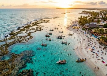Essa praia no Nordeste foi eleita a mais bonita e surpreende visitantes com cenário de tirar o fôlego