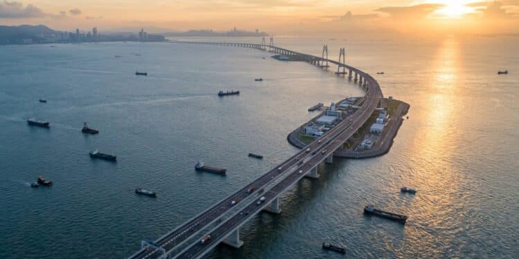 A ponte marítima mais longa do mundo é tão grande que atravessá-la leva cerca de 40 minutos