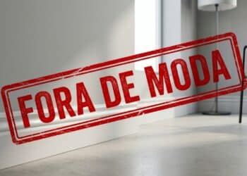 Adeus rodapé branco: tendência de 2026 faz a casa parecer maior com uma solução discreta