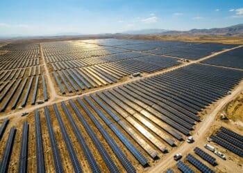 A maior usina solar da Europa é um colosso com 3,5 milhões de painéis e energia suficiente para abastecer 2 milhões de pessoas