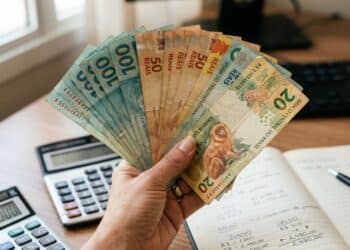 Novo salário mínimo de 2026 define valores para dias úteis, feriados e domingos