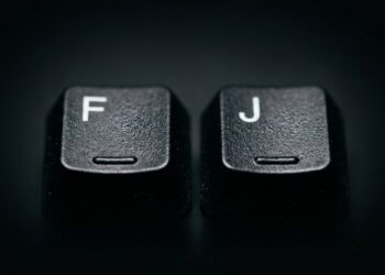 Para que servem as marquinhas nas teclas F e J do teclado e por que elas estão ali há décadas