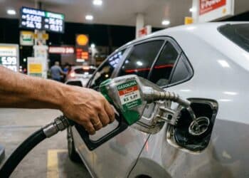 Lei em discussão pode mudar o jeito de abastecer veículos no Brasil e afetar motoristas