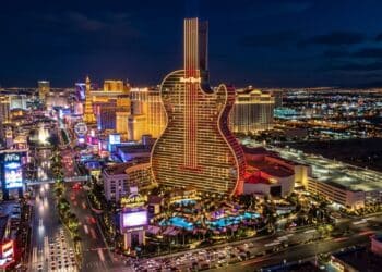 Las Vegas está construindo uma torre-guitarra de 213 metros de altura e 42 pavimentos, integrada a um resort com cerca de 3.600 quartos e mais de 16.258 metros quadrados de cassino