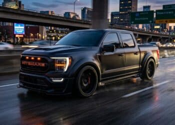 A Ford F-150 'Nitemare' de 2026 tem uma altura reduzida e um visual mais agressivo que a Lobo