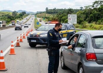 Nova regra pode gerar gasto de quase R$ 3 mil para motoristas e acende alerta no Brasil