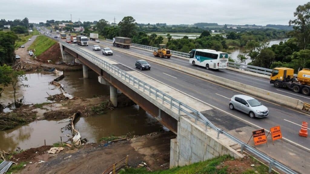 DNIT conclui obra de R$ 22 milhões em viaduto da BR-290 danificado pela enchente no Rio Grande do Sul