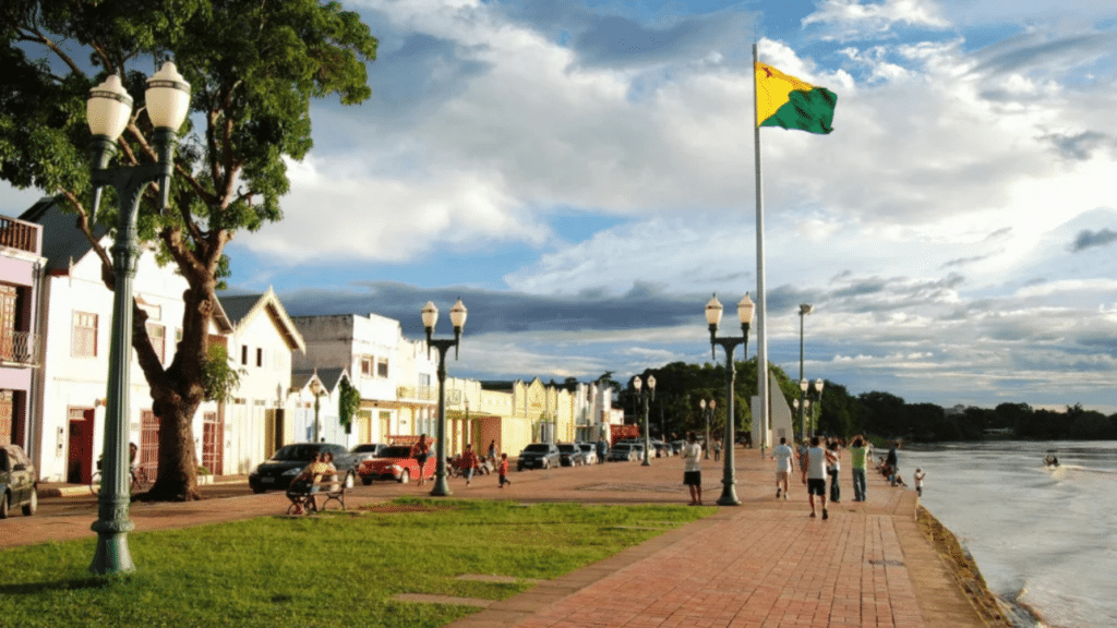 Cercada pela Floresta Amazônica, essa é a capital mais ocidental do Brasil onde o relógio atrasa duas horas em relação a Brasília